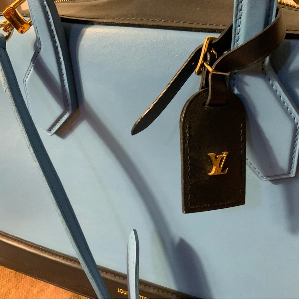 Louis Vuitton Dora MM great condition gently used